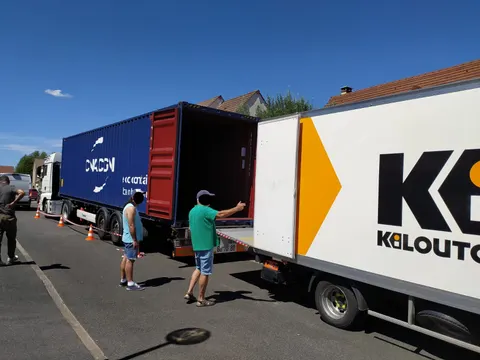 Conteneur 40'HC + camion avec hayon — IFTL
