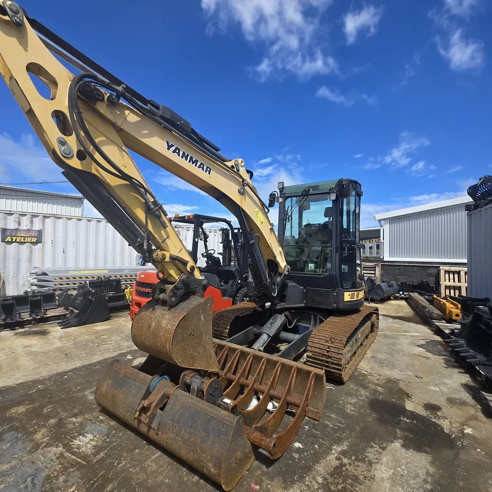 Pelle mécanique Yanmar, engin de chantier préparé pour expédition hors gabarit — IFTL
